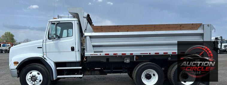 2003 Freightliner FL112 dump truck