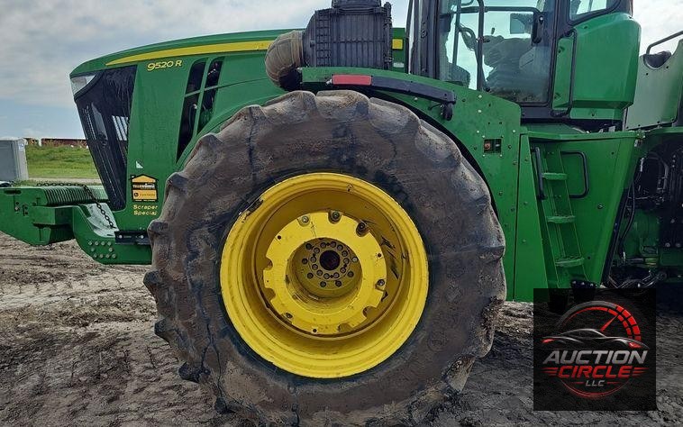 2019 John Deere 9520R Scraper Special 4WD tractor