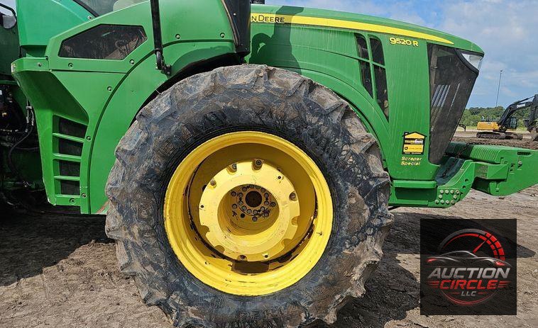 2019 John Deere 9520R Scraper Special 4WD tractor