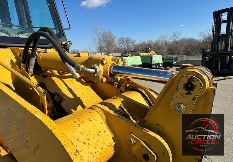2005 Caterpillar 953C track loader