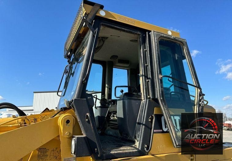 2005 Caterpillar 953C track loader