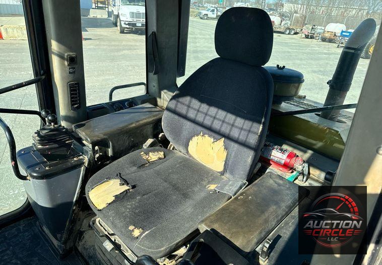 2005 Caterpillar 953C track loader