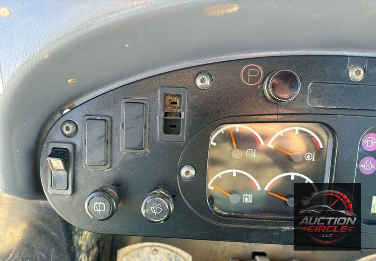 2005 Caterpillar 953C track loader