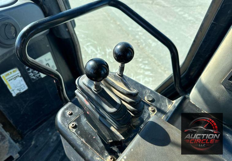 2005 Caterpillar 953C track loader