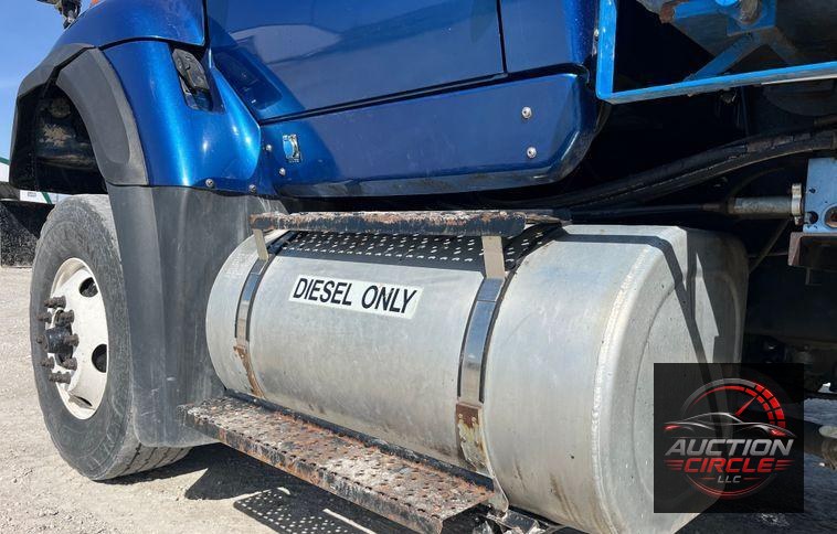 2014 International  WorkStar 7400 dump truck
