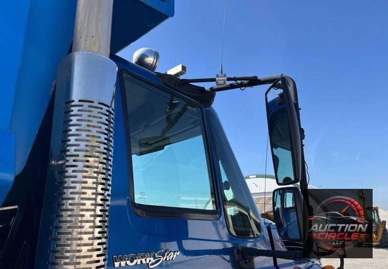 2014 International  WorkStar 7400 dump truck