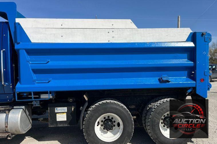 2014 International  WorkStar 7400 dump truck