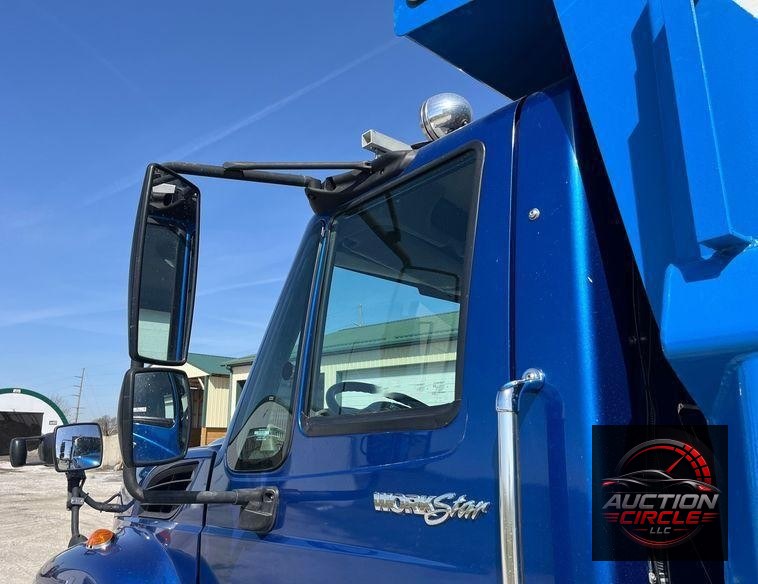 2014 International  WorkStar 7400 dump truck