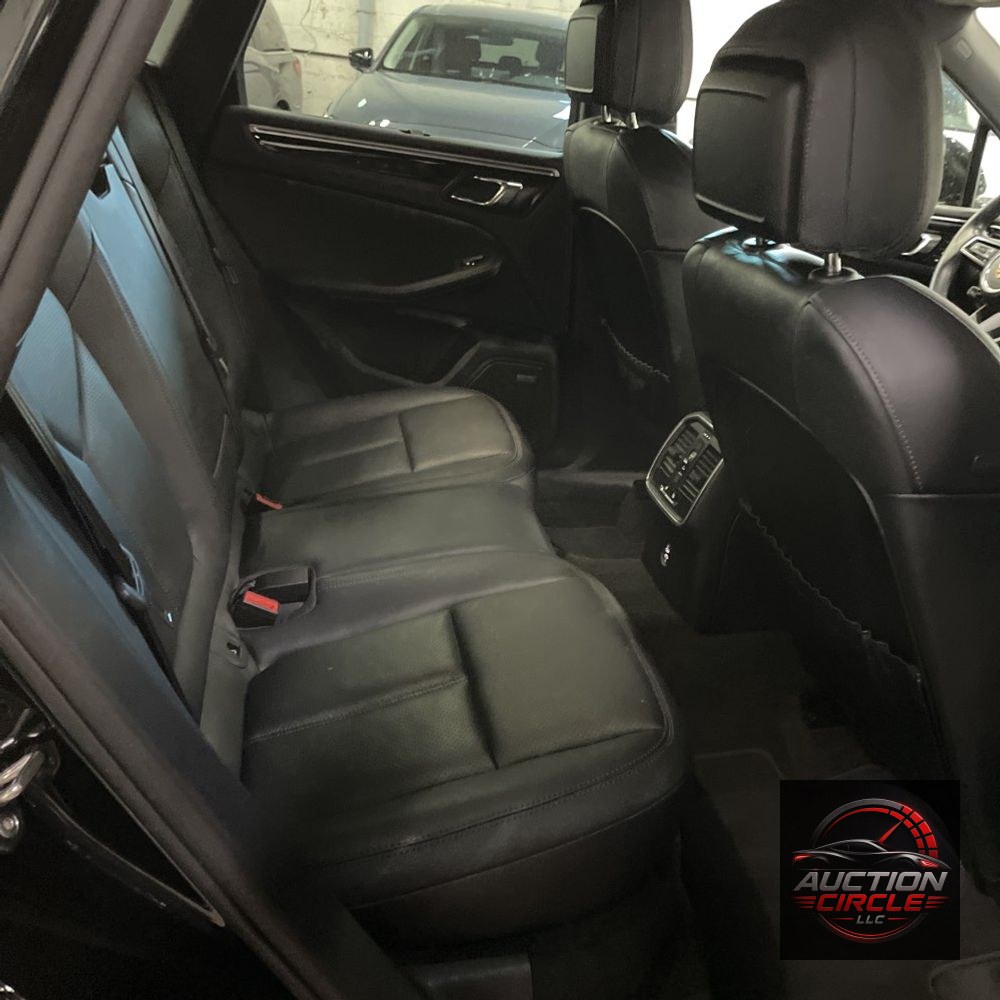 2024 Porsche Macan Base