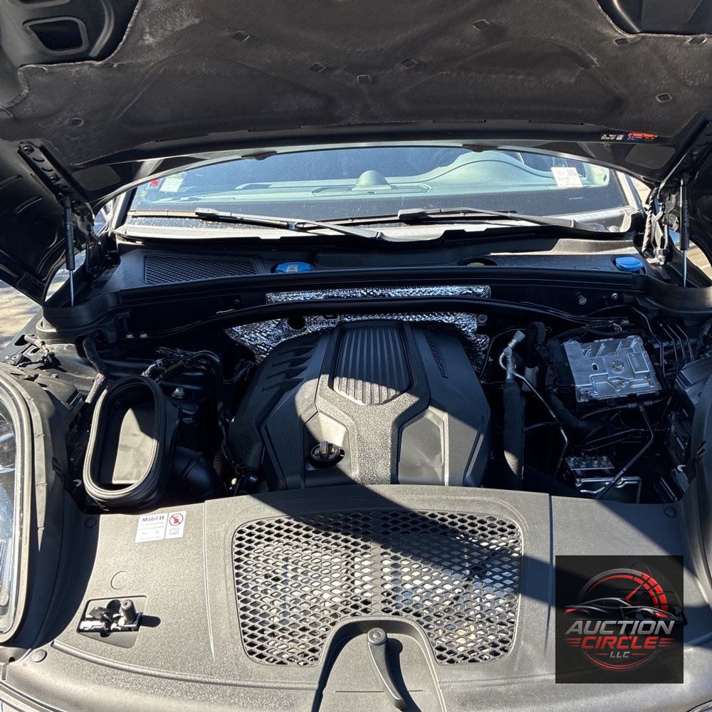 2024 Porsche Macan Base