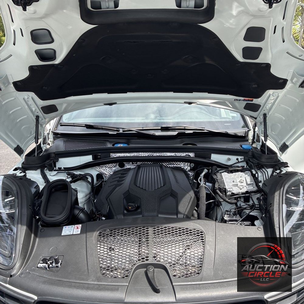 2024 Porsche Macan Base