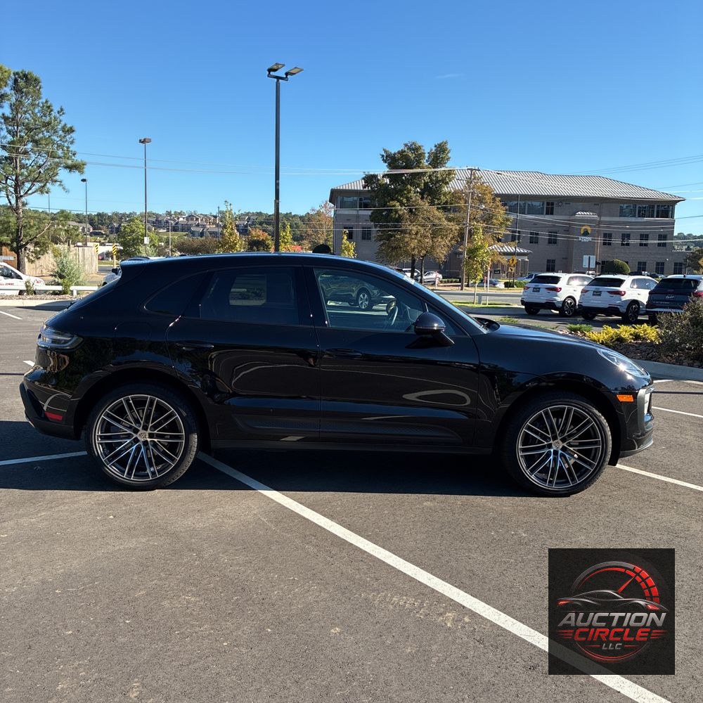 2025 Porsche Macan Base