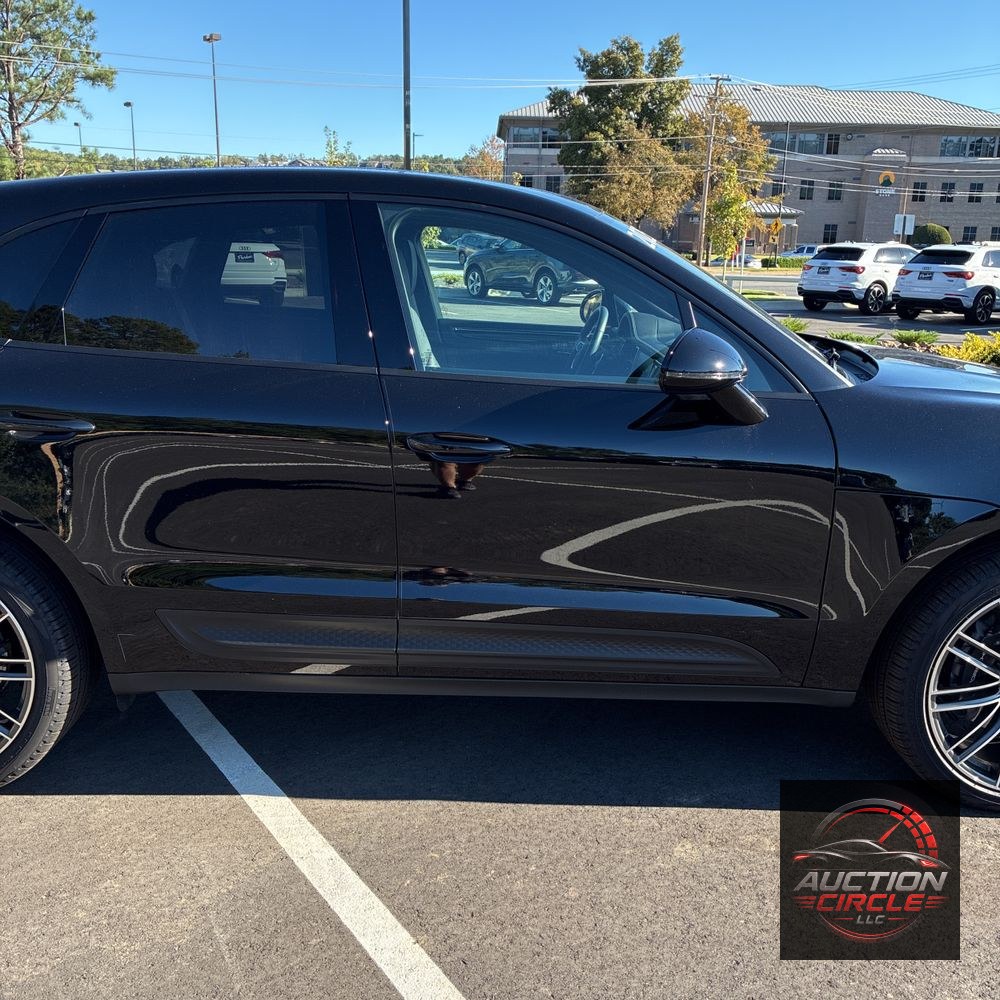 2025 Porsche Macan Base