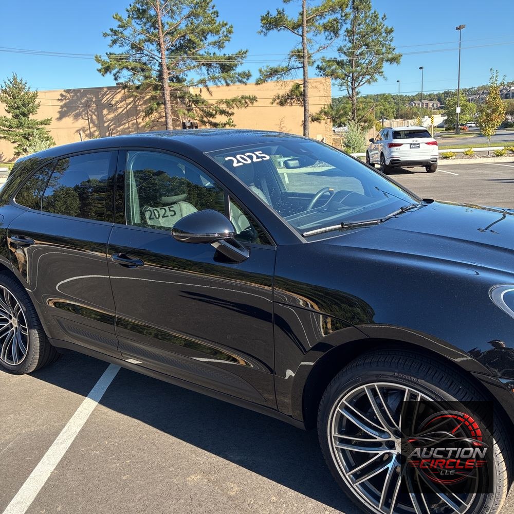 2025 Porsche Macan Base