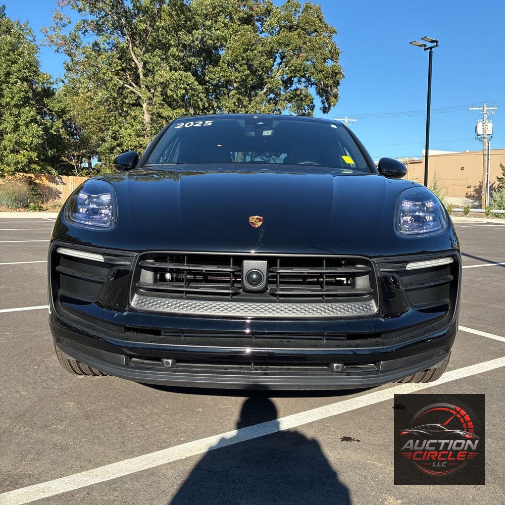 2025 Porsche Macan Base