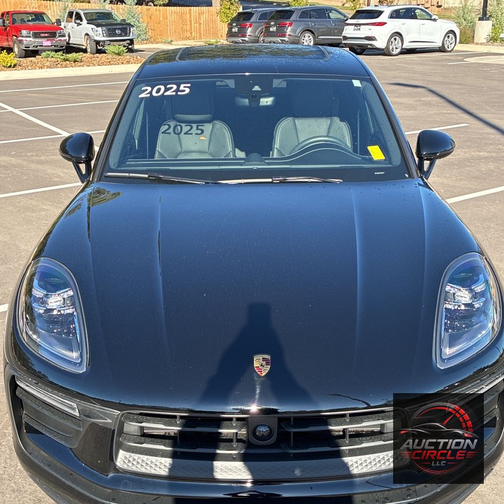 2025 Porsche Macan Base