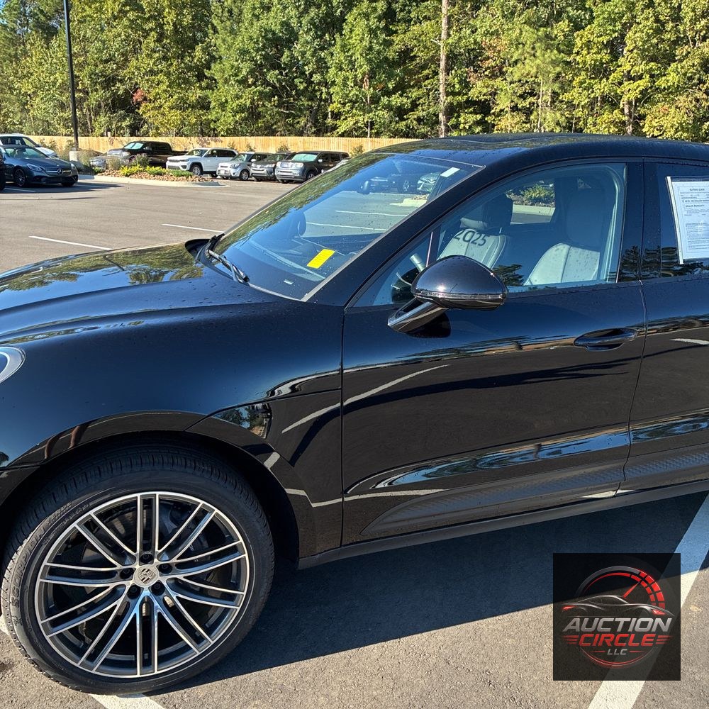 2025 Porsche Macan Base