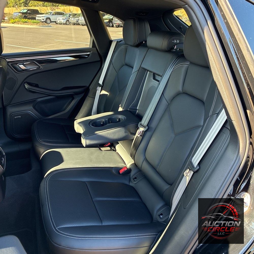 2025 Porsche Macan Base