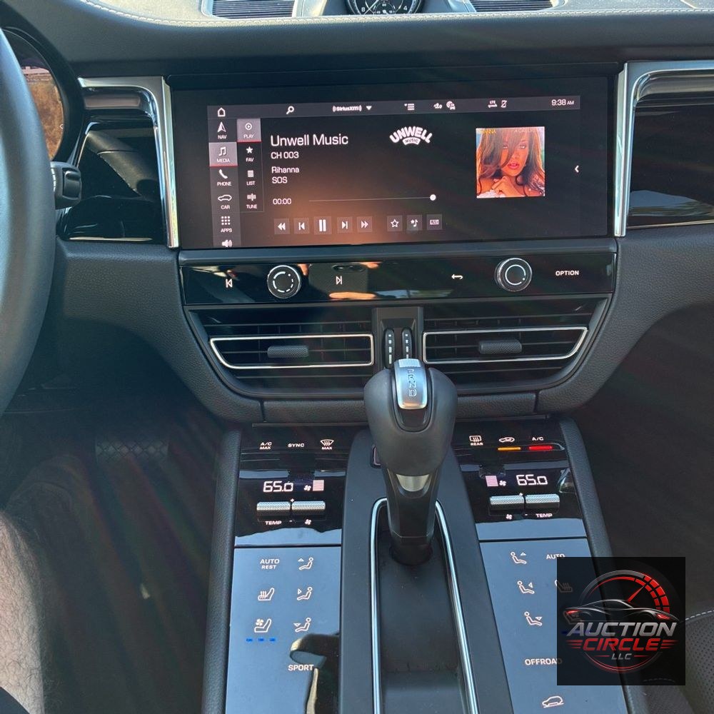 2025 Porsche Macan Base