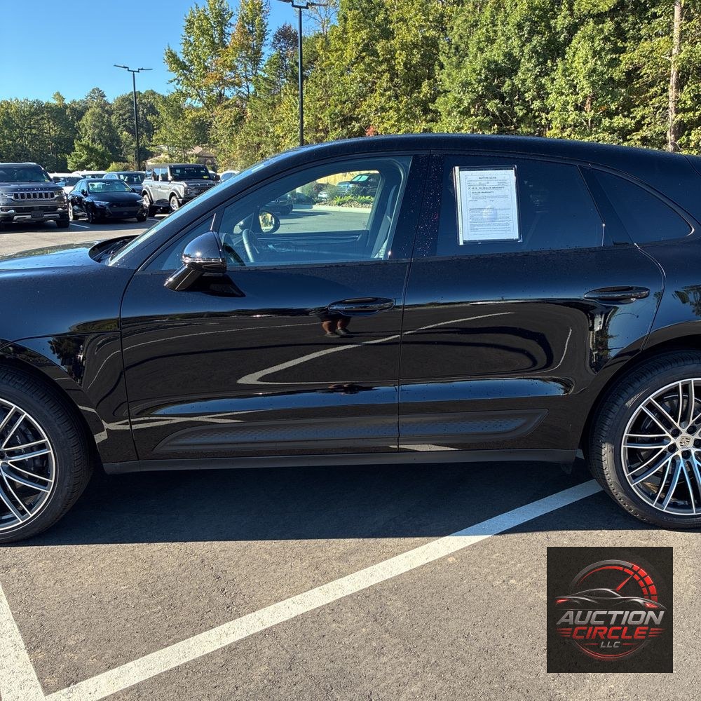 2025 Porsche Macan Base