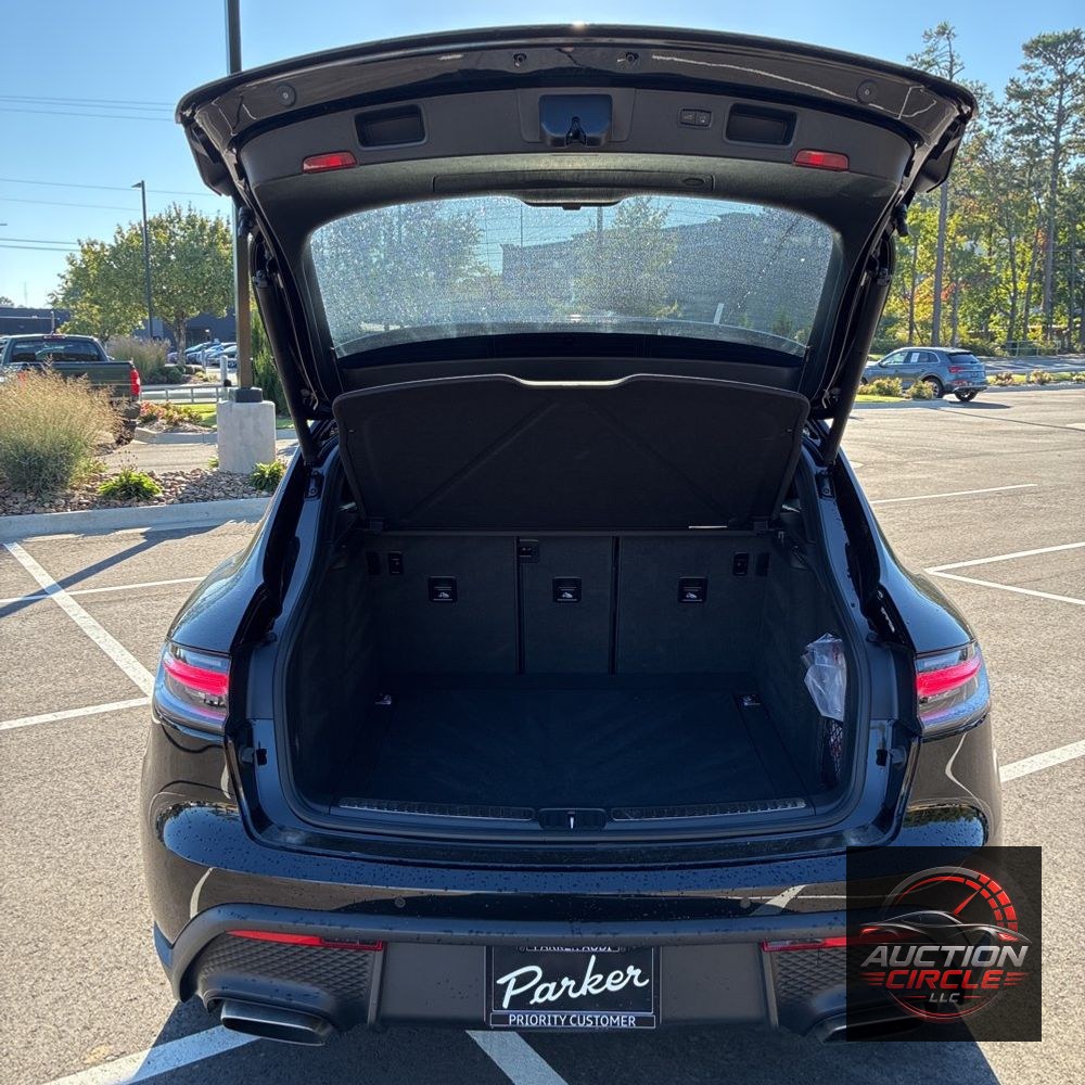 2025 Porsche Macan Base
