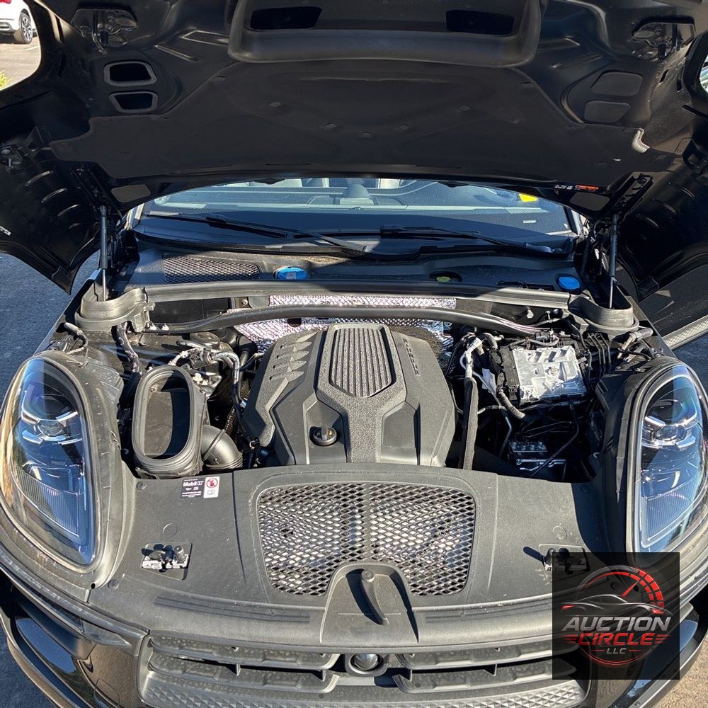 2025 Porsche Macan Base
