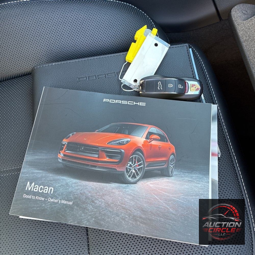 2025 Porsche Macan Base