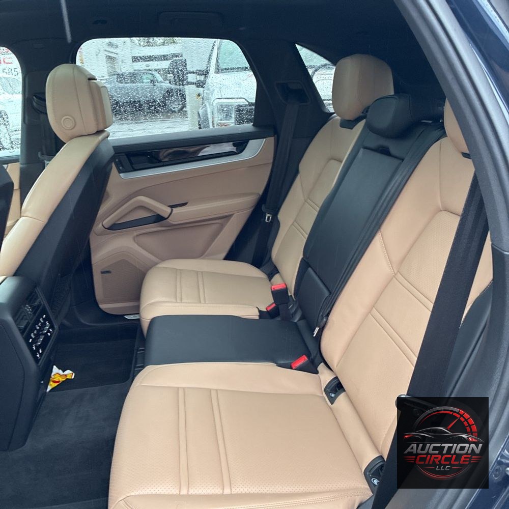 2024 Porsche Cayenne Base