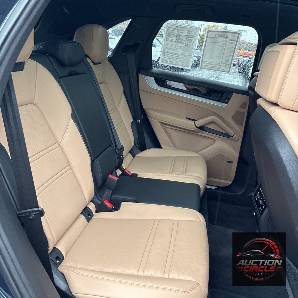 2024 Porsche Cayenne Base