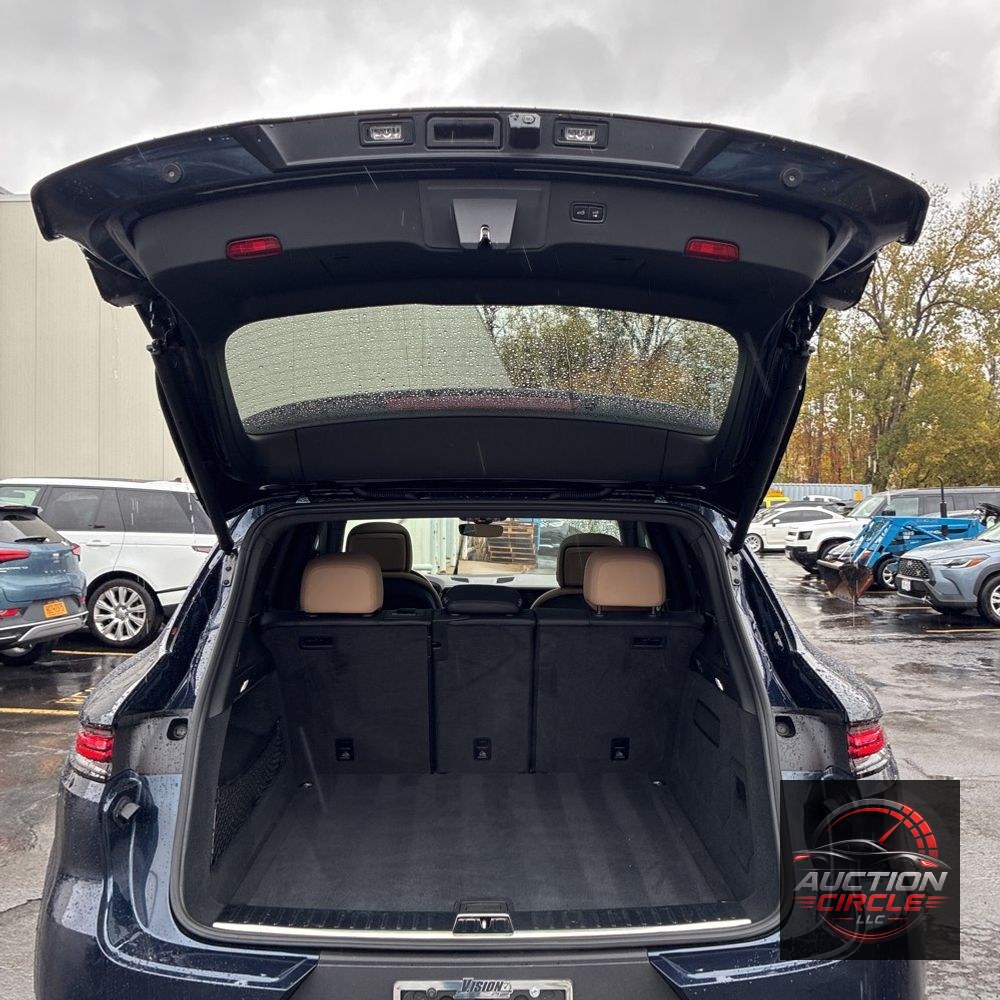 2024 Porsche Cayenne Base