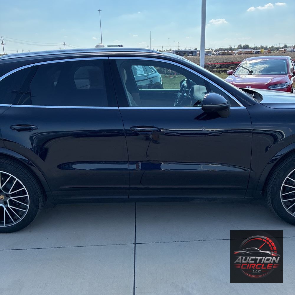 2022 Porsche Cayenne Base