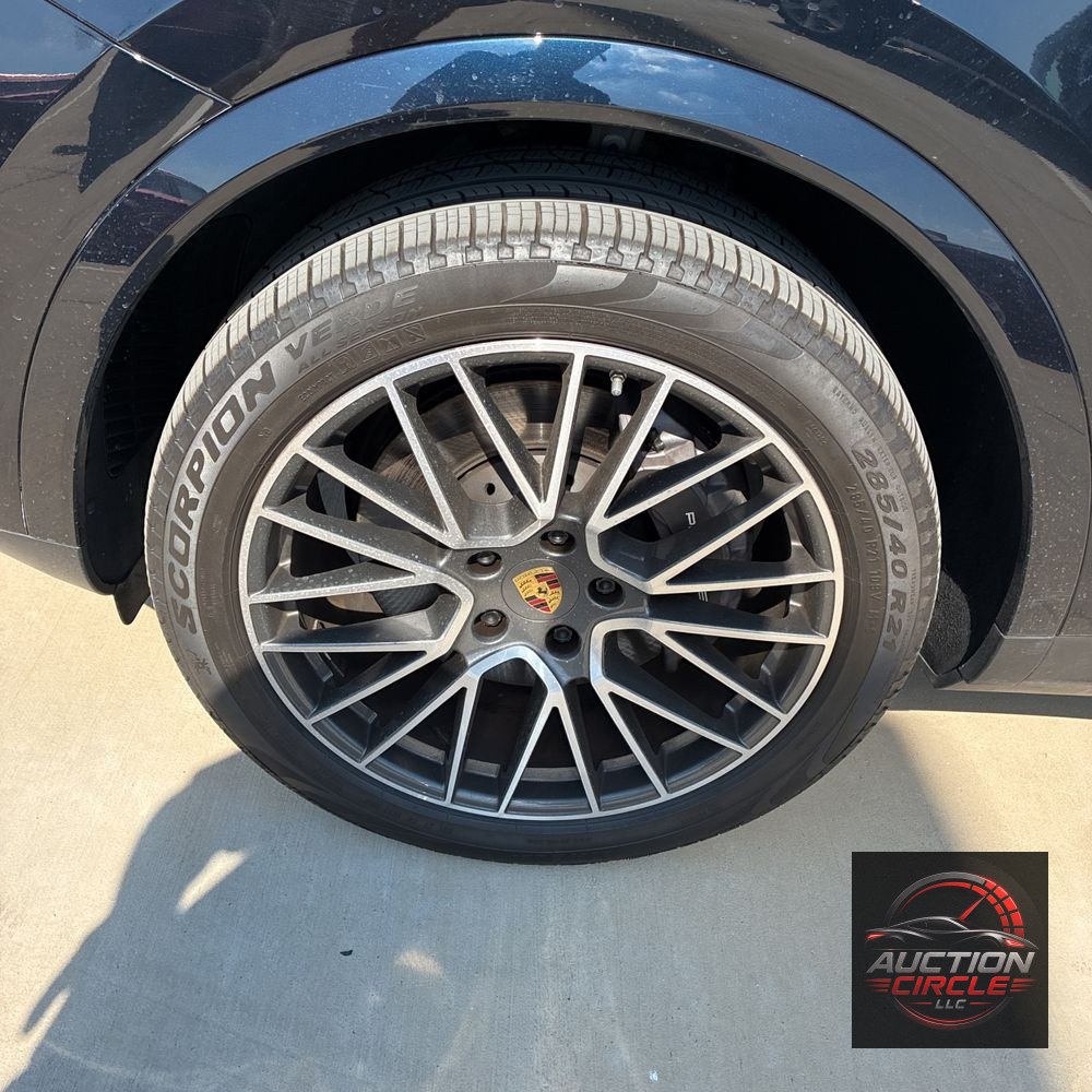 2022 Porsche Cayenne Base
