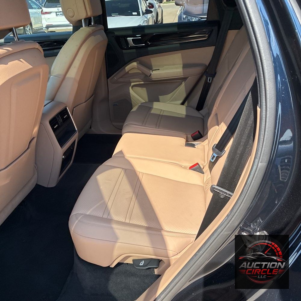 2022 Porsche Cayenne Base