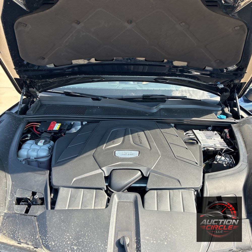 2022 Porsche Cayenne Base