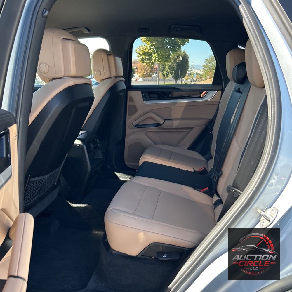 2024 Porsche Cayenne Base
