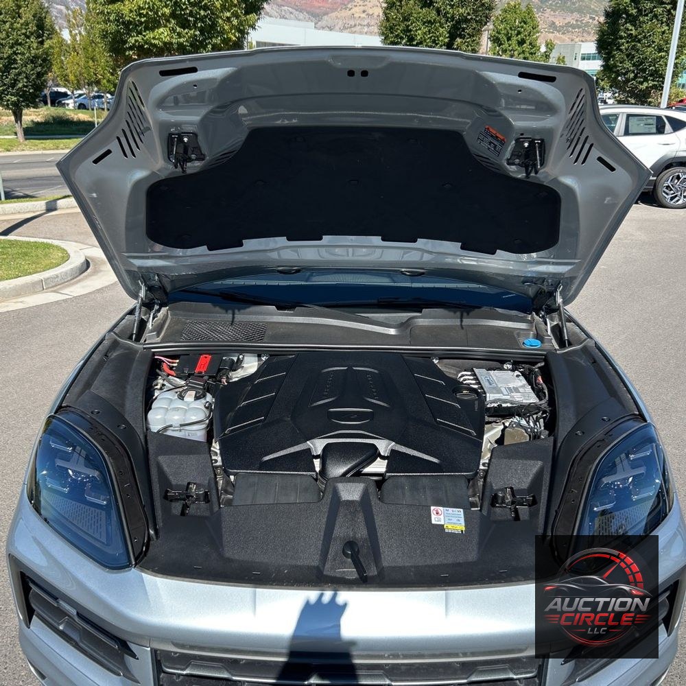 2024 Porsche Cayenne Base