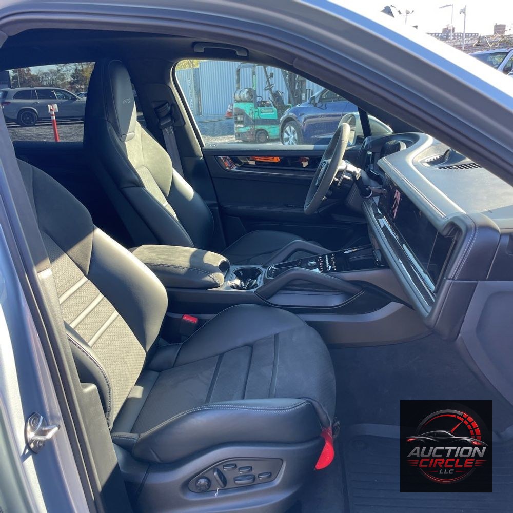 2025 Porsche Cayenne GTS