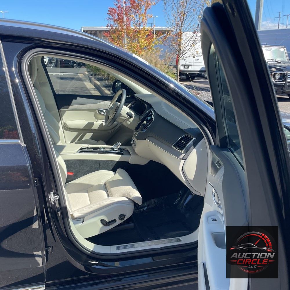 2025 Volvo XC90 B6 - Ultra