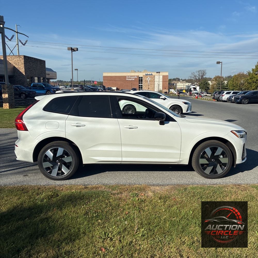 2025 Volvo XC60 T8 - Ultra PHEV