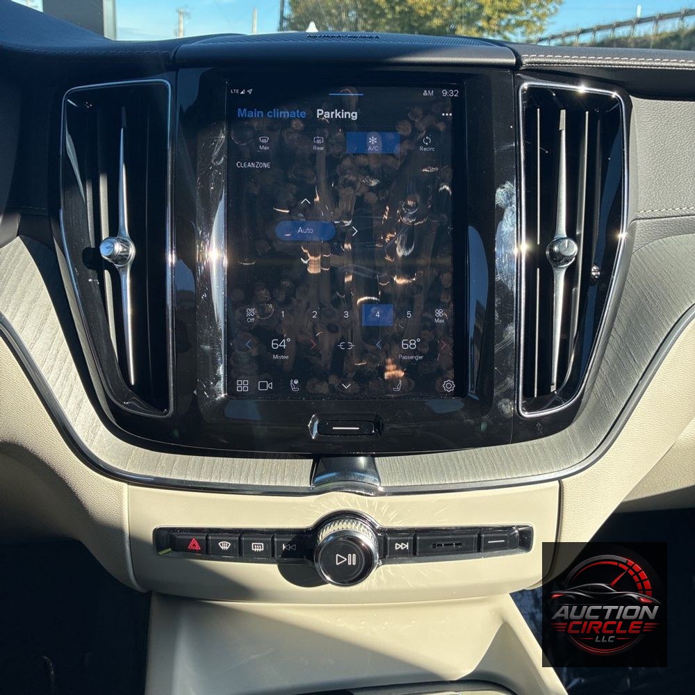 2025 Volvo XC60 T8 - Ultra PHEV