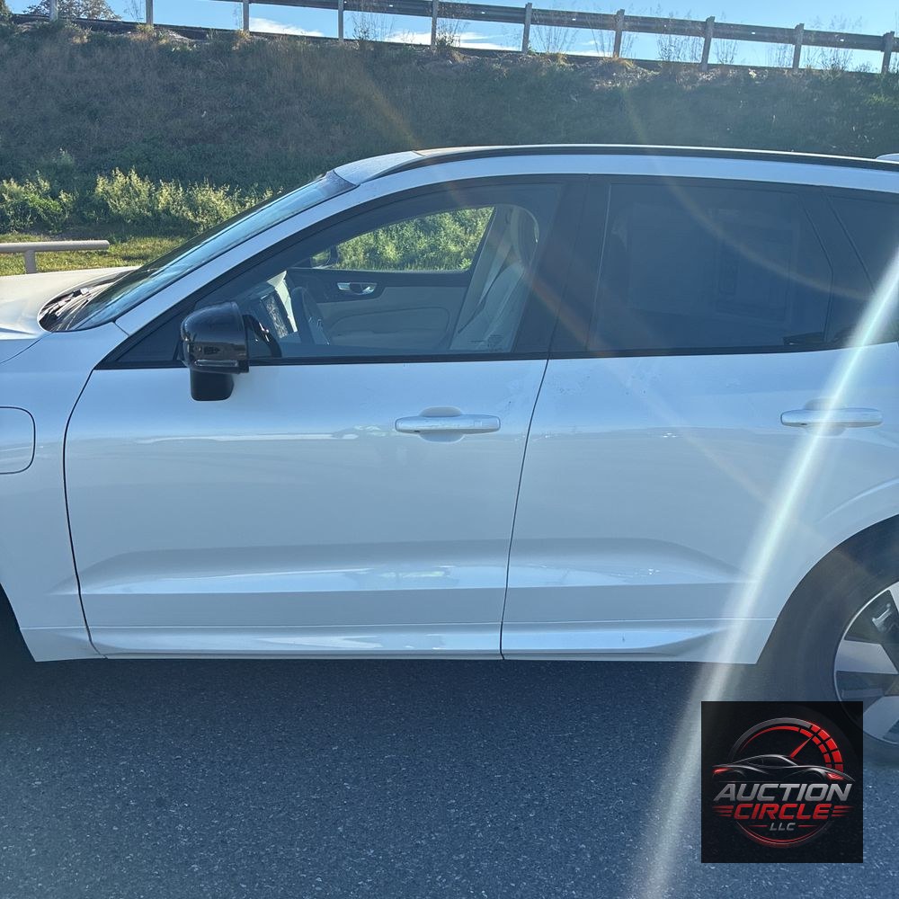 2025 Volvo XC60 T8 - Ultra PHEV